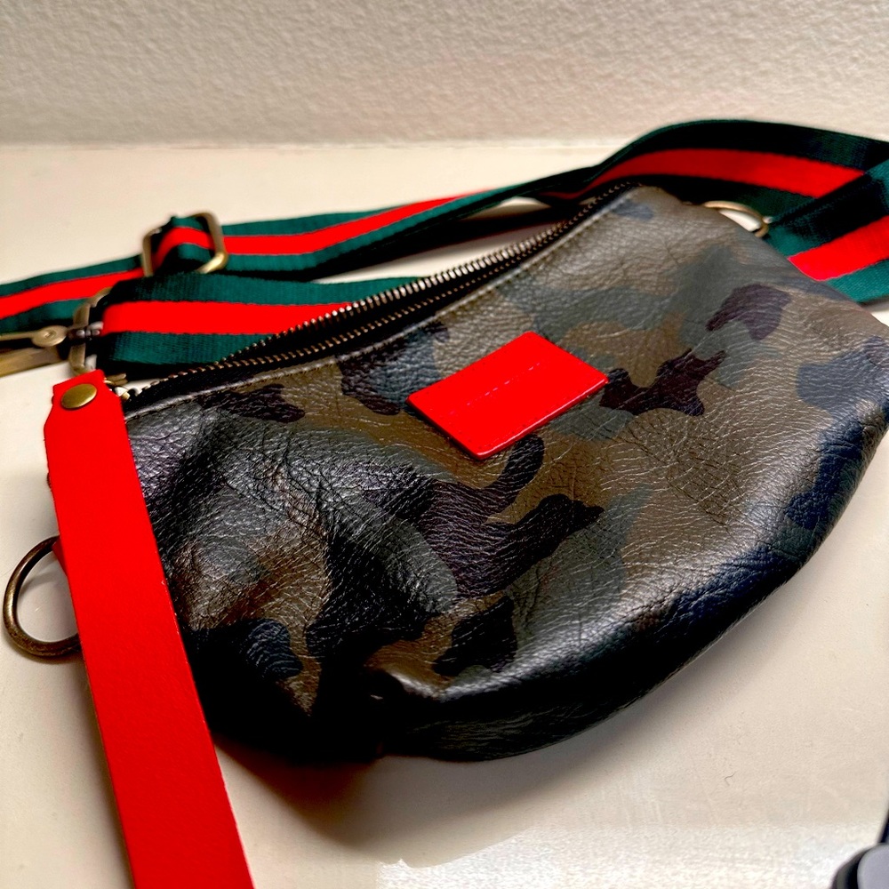 Parker Thatch Little Buddy throwing in a racer green/red strap
